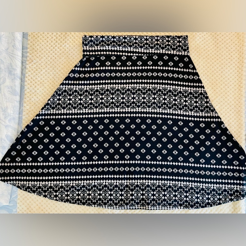 Women’s “LuLaRoe” Black and Tan Geometric Midi Skirt